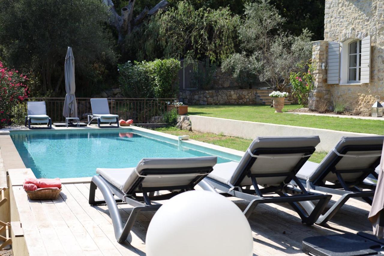 L'Elegante Bastide En Pierre Avec Vue Sur Le Vieux Village De Mougins Exterior foto